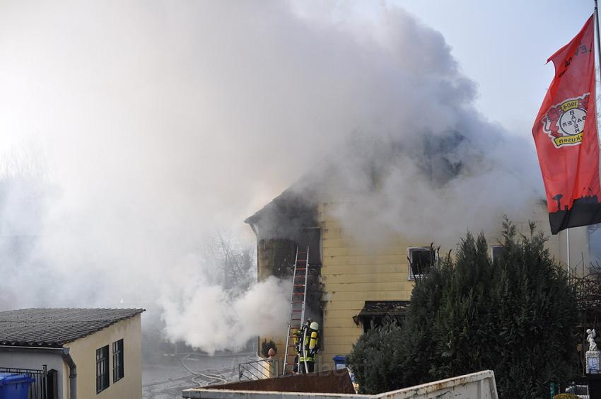 Haus komplett ausgebrannt Leverkusen P65.JPG